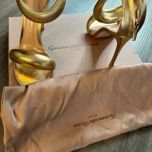 Gianvito Rossi Bijoux Heels metallic gold